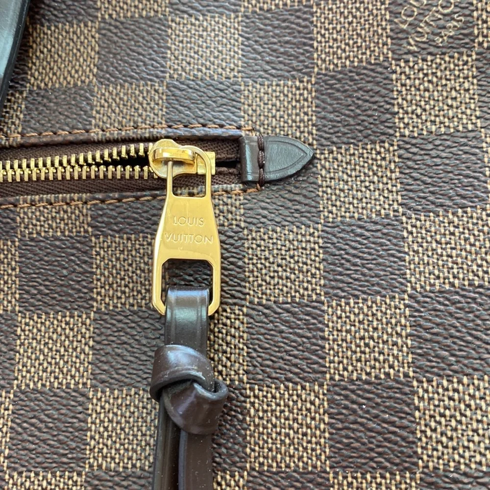 Louis Vuitton - Picture 7 of 8